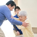 震災から15年経過し、見直される災害時ケアプラン　※画像はイメージです（mapo/stock.adobe.com）