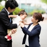 結婚している人の約6割が「共働き」　世帯年収で最も多かったのは…【共働き夫婦の実態調査】