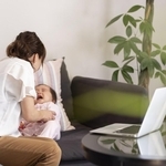 育休中の副業ってルール違反なの？　※画像はイメージです（FineGraphics/photoAC）