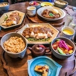 テーブルいっぱいに並んだ台湾の食事　※画像はイメージです（keiichi:stock.adobe.com）