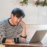 eラーニングを家でやったら賃金って発生するの？　※画像はイメージです（FineGraphics/photoAC）