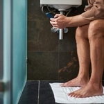 旦那さんのトイレは長いですか？※画像はイメージです（Yakobchuk Olena/stock.adobe.com）