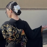 小学校の卒業式から成人式まで　成長を見守った黒紋付　二十歳を迎えた娘の凛とした姿に込められた西陣の伝統工芸士の思い