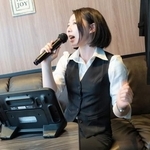 カラオケボックス業界のバチバチのバトルが勃発！？※画像はイメージです（ODN/stock.adobe.com）