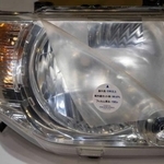 耐水ペーパーで磨いたあとは曇りガラス状態だけど、フィルムを貼ると透明になる。