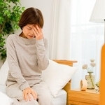 更年期症状に悩む女性※画像はイメージです（chachamal/stock.adobe.com）