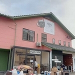 ペットの同伴避難所となった犬猫の保護施設「RIRIMAMの樹」。たくさんの支援物資が届いた（木田さん提供）