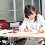 今の小学生は忙しく感じられるようです※画像はイメージです（koumaru/stock.adobe.com）