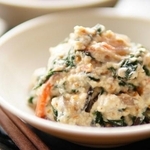 白和えは食べたいけれど、豆腐の水切りが面倒…※画像はイメージです（K/stock.adobe.com）