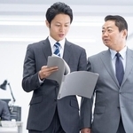 ベテラン社員の2人に1人が若手社員との会話で「わかったふり」をした経験がある　※画像はイメージです（polkadot/stock.adobe.com）