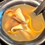 中国・雲南省名物の野生キノコ鍋が話題「マツタケより美味しい」！？　加熱不十分だと幻覚や嘔吐のリスクも