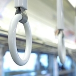 電車でのトラブル…家族が話した“対処法”とは（photoACより「きなこもち」さん撮影、イメージ画像）
