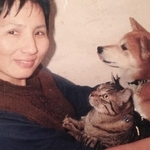 セアまりさんの傍にはいつも動物がいた。犬は子犬のときに捨てられていたそば。猫は交通事故に遭っていたのを保護したくー（写真提供=セアまり。以下同）