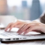 AIコーディングアシスタントツールを利用するエンジニアの約9割が「生産性向上」を実感　※画像はイメージです（Metro Hopper/stock.adobe.com）