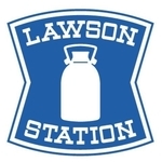 ハードオフにローソンの看板が売ってる…だと？　売り場に立つ巨大商品「けっこう安い」その正体とは