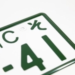 なぜ車のナンバーにアルファベット？　※画像はイメージです（Nakano/stock.adobe.com）