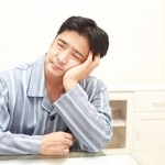 「50過ぎても会社行きたくない」と日曜日の夜に管理職がつぶやいたXの投稿が話題に（photoACより「アーモンドレモネード」さん撮影、イメージ画像）