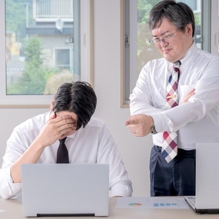業務請負なのに朝礼参加っておかしくない？　※画像はイメージです（YUTO@PHOTOGRAPHER/photoAC）