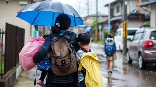 新たな気象防災情報に変わると、とるべき避難行動がわかりやすくなる※画像はイメージです（bephoto/stock.adobe.com）