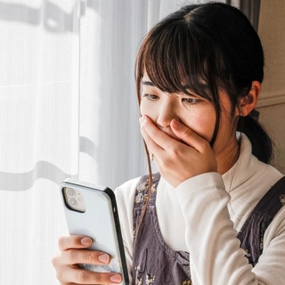 私が妊娠中でつらい中、夫の不倫発覚　※画像はイメージです（Akemi/stock.adobe.com）