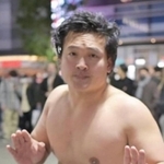 夜の新宿で、相撲の野良試合に遭遇