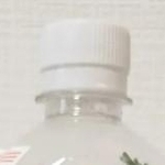 「こんにちはー……えっ、ええぇ！？」郵便屋さんが苦笑いしながら渡した“ペットボトル荷物”に「なんじゃこりゃ」「これで届くんだ！」
