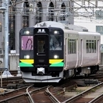 ピンクの車体が印象的な737系