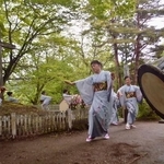 「キリストは日本で死んだ」　伝説誕生から91年、みちのくの奇祭が今年も　十字架囲んだ盆踊りは必見