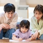 親の家で暮らすのは楽しい？※画像はイメージです。（maroke/stock.adobe.com）