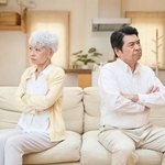 熟年離婚したい1番の理由に男女での違いはある？　※画像はイメージです（mapo/stock.adobe.com）