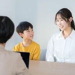 「学力や学歴は教育費によって決まる」…大学生以下の子どもがいる親の6割強が実感　8割近くが「教育資金に不安」