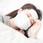 体調不良で寝込む女性　※画像はイメージです（Paylessimages/stock.adobe.com）