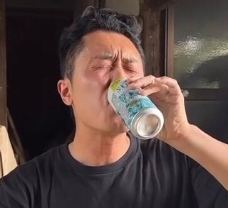 義実家で……2児のパパ「日本で1番エンジョイしてる旦那は自分や！」　BBQで最高の笑顔、そのワケに「気持ちのいい婿さんだ」