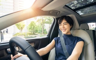 女性が乗ってかっこいい人気車種を厳選　※画像はイメージです（metamorworks/stock.adobe.com）