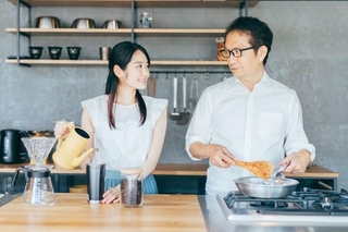 10歳以上の年の差婚は全体のわずか4.6％　※画像はイメージです（buritora/stock.adobe.com）