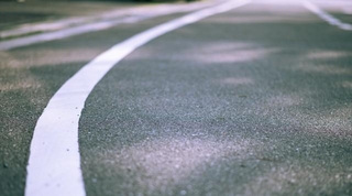 道路の白線※画像はイメージです（穣 風早/stock.adobe.com）