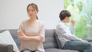 夫婦で意見がすれ違う※画像はイメージです（take/stock.adobe.com/）