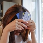 【リボ払い】月々の支払額は「5万円以下」が最多　支払いに苦しんだ経験がある人はどのくらいいる？
