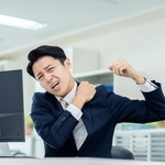マッサージしても全然なおらない「肩こり」……歯医者が舌を見て、指摘したのは？　気づかないうちに、歯周病が悪化も！【歯科医が解説】