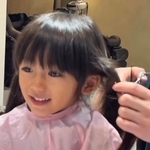 初カットで来店したロングヘアの可憐な子→ヘアドネーション希望に美容師「メンズになっちゃうよ？」　変身後の姿に大反響「奇跡の美少年」