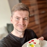 「まるで宝石箱…！」ラトビアの美しすぎるゼリーケーキが世界中で大バズ　投稿者は大の親日家　気になる味やレシピを熱く解説