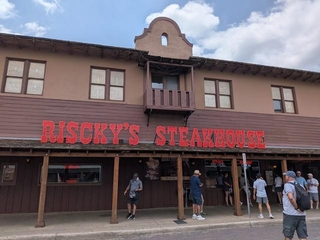 テキサスならではの豪快なエピソードが話題に（ディズ兄さん提供）