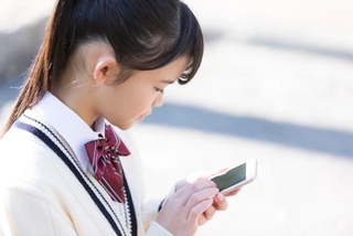 迷子になった時はGPSを見ながら道案内　※画像はイメージです（UTS@stock.adobe.com）