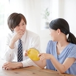 同棲カップルの生活費の分担は「完全折半派（50:50）」が最多　※画像はイメージです（naka/stock.adobe.com）