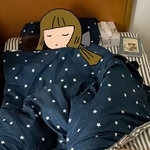 はなれにゃい5歳の愛猫　どんな寝相でも妻にぴったり密着　「かわいすぎる」「同じ夢を見て走っているみたい」