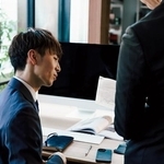 上司が細かすぎると……「ミスを恐れて挑戦できない」「提案を控えるように」　逆に「やる気」が向上する人も、若手が求める上司像とは？