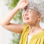 電気代が気になってエアコンを使いづらい。どうする？※画像はイメージです（aijiro/stock.adobe.com/）