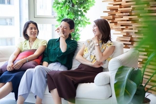 8割以上が「20代・30代の頃と比べて友人関係や人付き合いが変わった」と回答　※画像はイメージです（Monet/stock.adobe.com）