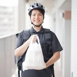 「貼り紙」に驚き……「Uber Eats」だけ対応に差！？　タワーマンションで発見した“不公平”が話題に