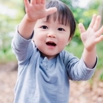 1歳息子が腕を亜脱臼　「奥さん、専業主婦なのに」と夫の後輩から一言　母は泣きながら対応し必死だった　何年もたった今もたまに思い出し…